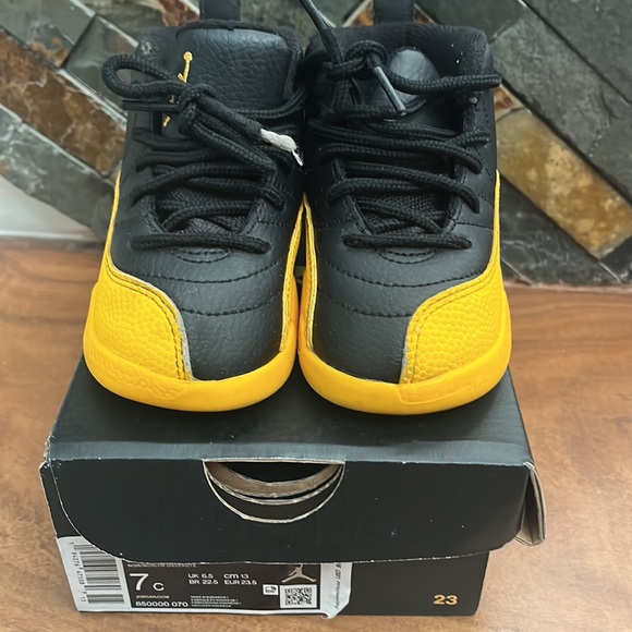 Jordan 12 Retro - Picture 2 of 6